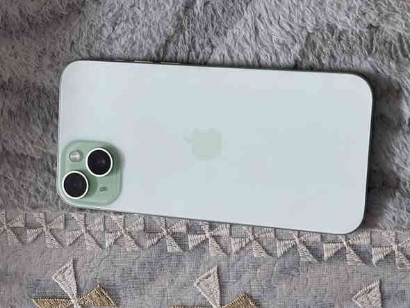 آيفون ١٥ بلاس لبيع نضيف جهاز ممفتوح بطايه ٨٨ ذاكره٢٥٦ سعر ٧٧٥بي مجال لطيبين 
***********
