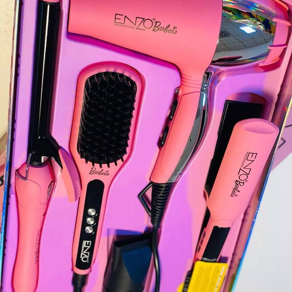 🩷 Enzo Professional Home Hair Styling Set

بكج باربي 🎀😉  تصفيف الشعر المنزلي من إنزو بروفيشنال شسوار اينزو الايطالي الاصلي ✔️ 

بكج يتكون من 4 قطع 🩷🍭 شسوار + كاوية + فرشة + فير  🙂‍↔️💜 

🩷 يحتوي على سشوار قوي لتجفيف سريع واحترافي 

🩷  فرشاة حرارية لتسريح وتمليس الشعر بسهولة 

🩷 فير لعمل أحلى كيرلي وموجات طبيعية
 
🩷 ستريتنر لنعومة ولمعان شعر مثل صالونات التجميل 

🩷 مجموعة متكاملة تغنيك عن أي جهاز 
آخر 

🩷 سريعة، عملية وسهلة الاستخدام بكل مكان 

🩷جودة عالية وضمان احترافي الاصلي شرط 

السعر... 75 الف

توصيل لجميع المحافظات 4.@@@


**إذا كنت صاحب هذا الإعلان وتريد حذفه لأي سبب، رجاءا أرسل رسالة إلى الدعم الفني**