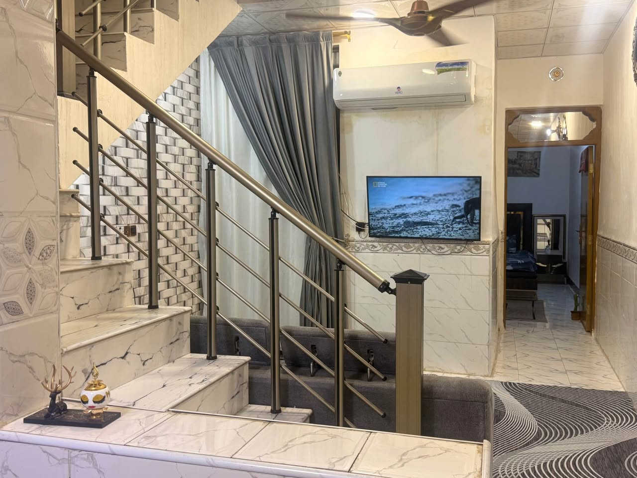 بيت للبيع مقابل مياء العتبه عمود 327 على شارع 
المساحة 90
الصب بناء مرتب والبيت صوره كدامكم بمزرعة حجي عماد بشارع 15 
السعر 38 
لاستفسار *********** النجف, العراق
