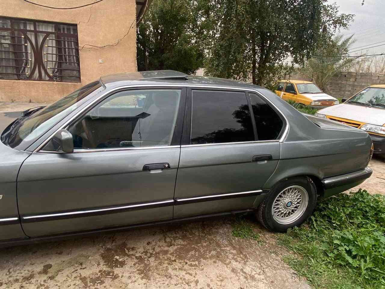 رقم بغداد  تحويل مباشر  بسمنه
سياره جديده بمعنى الكلمه 
ماشيه 230 حقيقي
محرك كير شغاله ١٠٠/١٠٠
تبريد منظومه جديده ثلج
حداديه جديده امامي خلفي بس لويات خلفي تعبانه
موصفات 
دبل ايرباك دبل كمبيوتر دبل جكمجه 
تلفونات بداخل ثنين
داخل بلادي  ممفتوح ولا مبدل 
كراسي  كهرباء صفحتين 
بطاين مخمل صاج ملكي ابو الخط 
مري جانبيه كهرباء 
جام اربعه كهرباء
ستيرن كهرباء  
ويل  اصلي وتخم تاير جديد 
منضومه زنون 
فدراليات رمونت بجامه وبشباج مال تاهو 
سياره بدون تعمير بدون دكه جاكوك مصبوغه جراد
بعدها كلشي بيها على وضع الشركه 
 كلشي بيها بلادي ومصروف عليها ادامه كامله بدون اي نقص مال جناي على ايد وحده ترايها مفتوح وين ميعجبك ريحه الشركه بيها ***********
السعر 58 وبيها مجال
مكاني الدوره 
برده خلفيه كربائيه
حداديه جديده امامي 
مري جانبيه كهرباء 
جام اربعه كهرباء
ستيرن كهرباء
