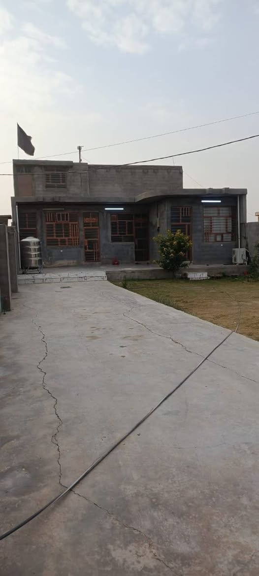 السلام عليكم من بغداد قضاء المحمودية دار سكن المساحه الأرض الكلي ٦٢٥ متر مربع البناء ٣٠٠ متر يحتوي على دار ومشتمل مزدوج للاستفسار الاتصال على الرقم *********** واتساب ***********او مراجعة المكتب أنوار المصطفى للعقار والمقاولات العامه المحمودية حي العسكري شارع ٤٠
