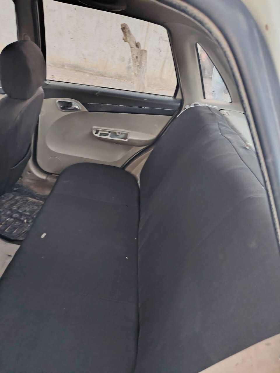 سلام عليكم ليفان 520   2011 رقم واسط للبيع سعر ٢٥ وبيه مجال ***********
