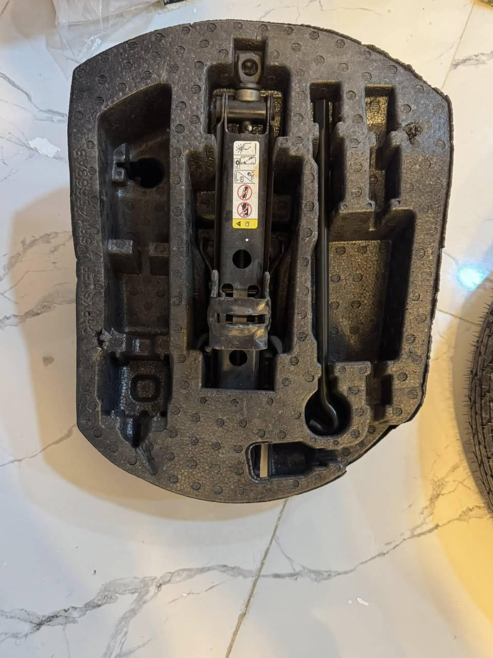 اغراض جيب البيع 
فلينه جك كامله مع الملحقات 50 
حاضنات سبير الزوج 40
فلينه جوه السبير داىري 25
واقيات دعاميه امامي الزوج 40
تورج لايت 15
*********** كركوك واتساب
توصيل موجود جميع المحافظات
