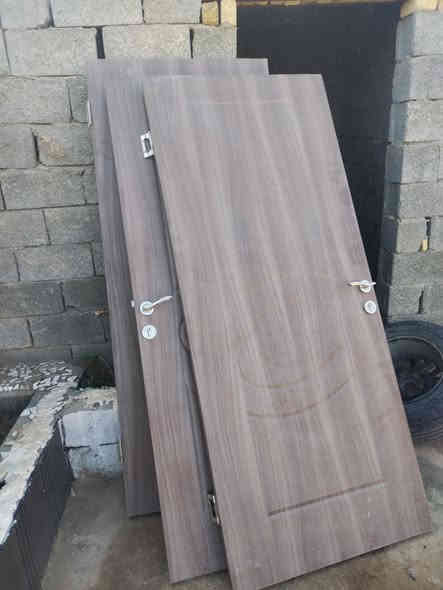 السلام عليكم ابواب تركي ثقيل نضافه ٩٠٪ كاملات هنه والجراجيب 
***********
