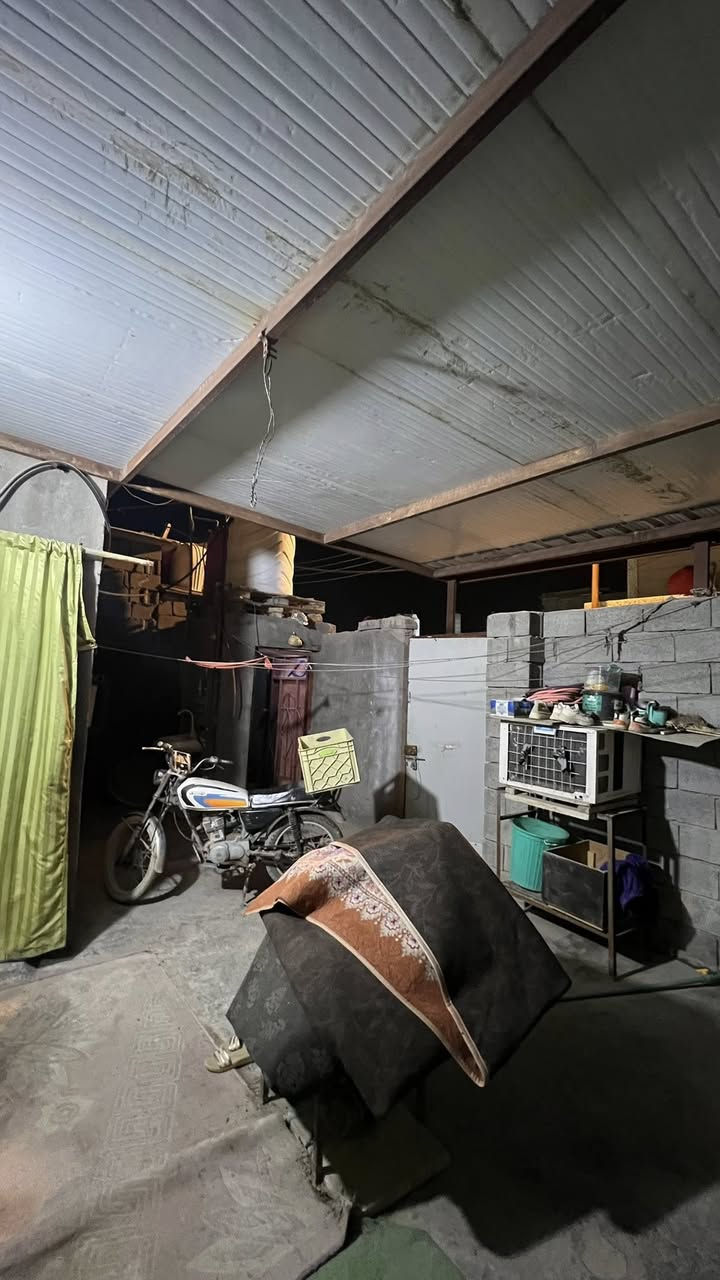 ‏دار وقف السني مساحته 150 متر في منطقة كوت ثويني مقابيل جامع خديجة طريق أبو الخصيب يحتوي من الداخل على غرفتين غرفة كبيرة وغرفة صغيرة للأطفال ويحتوي على طارمه مساحتها جيده جدا وصحيات خارجية وداخلية وعلى ديوان مساحتها كبيرة البيت كامل من جميع النواحي عدد سقف السندوتش سعر البيع 35 الدار وقف سني تابعة للوقف ومضمون واقفون من جميع النواحي للاستفسار *********** |#زين_المنصوري
