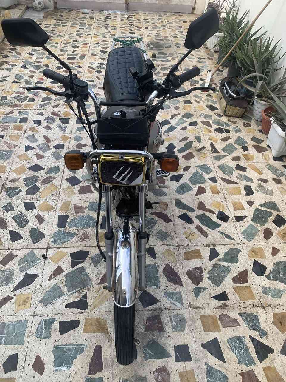 السلام عليكم للبيع دراجه سافين خمسه كير 2019 مكينه كبس اوراق كامله اي نقص مابيهه السعر 400وبيهه مجال بسيط المكان اربيل ***********
