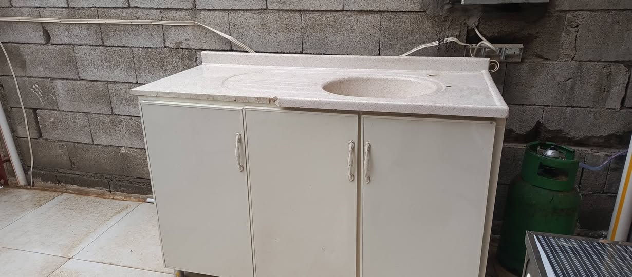 كاونتر للبيع
قياس   130سم 
3ابواب مع كرانيت  جديد مستعمل قليل
سعرو 80الف 
***********
