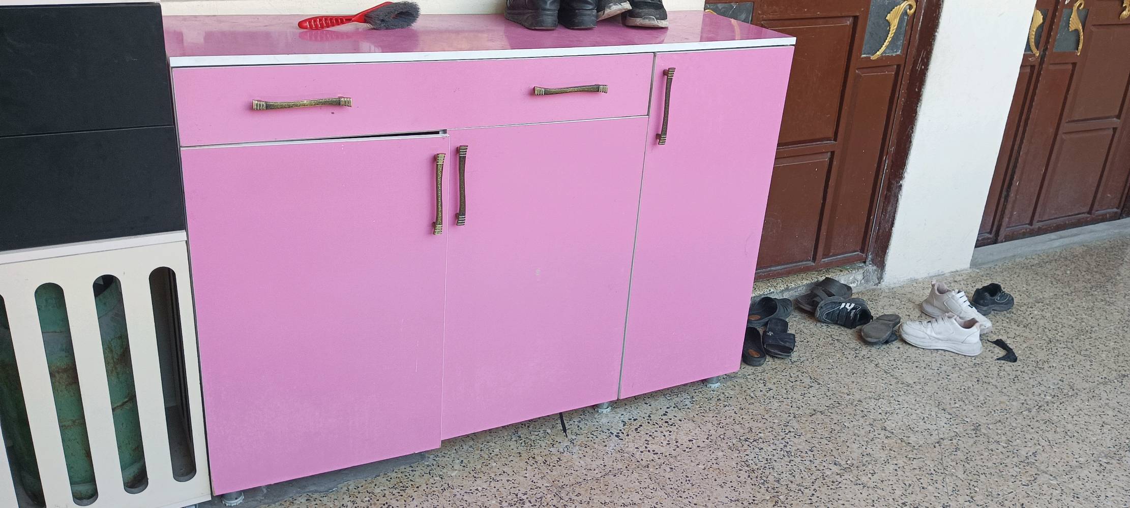 موصل أيسر حي صدام 

كزامه وردي 75الف
كزامه أسود 50الف
اتنين سوء 100الف