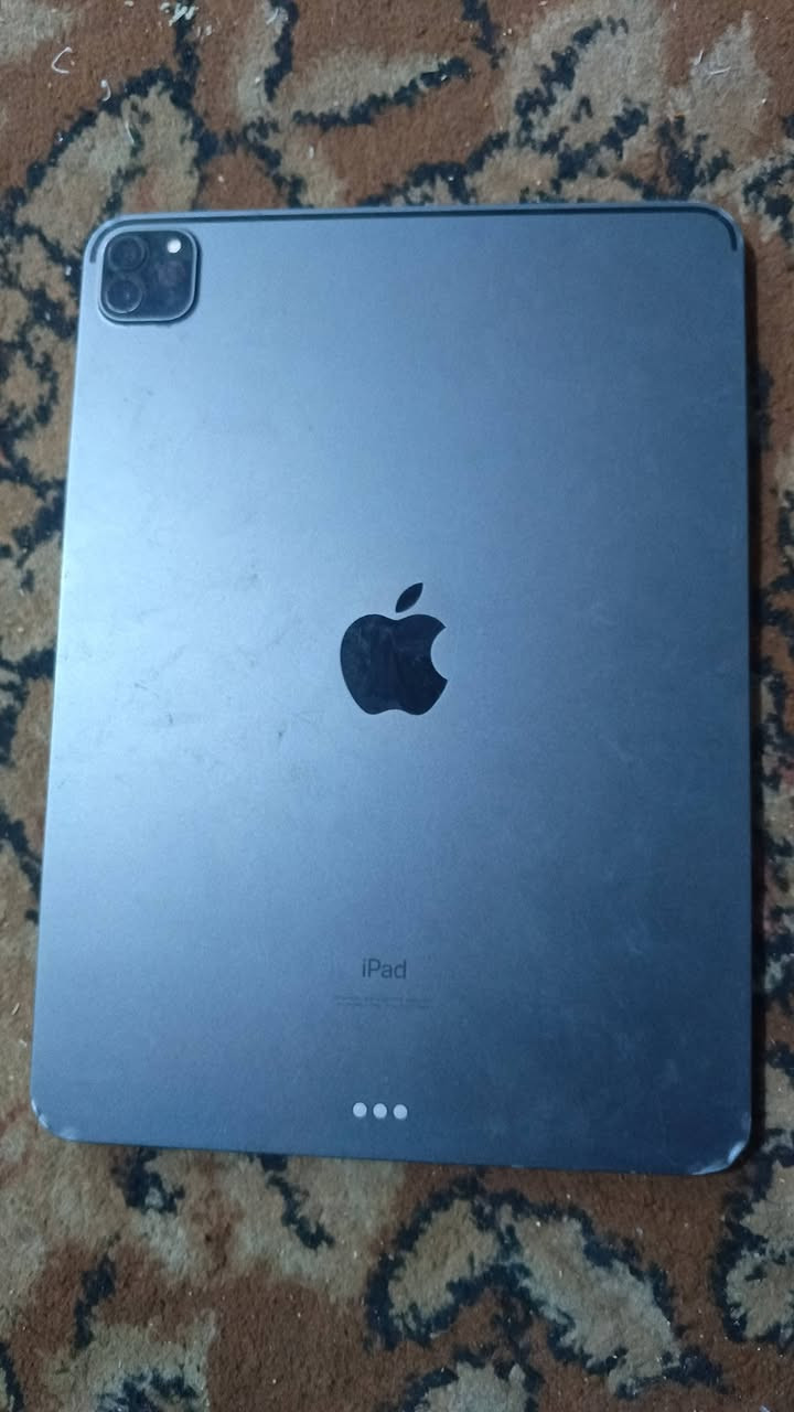 ايباد برو 2021 معالج m1 ذاكرة 256 للبيع سعر 320 وبي مجال رقمي *********** واتساب او ماسنجر ملاحضة بي فطر بالشاشة بس مامأثر ع اللمس والالوان
