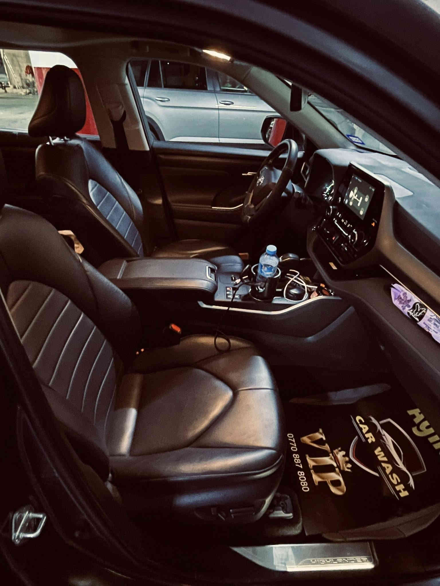 السلام عليكم 
تويوتا هايلاندر  XLE Hybrid 2023
واردي امريكي حادثها خفيف  قطعه وحده فقط بداية البنيد    ايرباك ستيرن وراجع سستم
مواصفات xle 
1-كشنات جلد + كهربائيه
2-كشنات خلفيه منفصل vip
3-سبعة راكب 
4-تبريد 3 قطع   منفصل امامي خلفي  مع تحكم خلفي  منفصل
5- سلايدروف  (فتحه) 
6-ستيرن فول تحكمات من الجهتين  كروس سرعه محافظه ع المسار قياده شبه ذاتيه 
7- نقطة عمياء 
8- رقم بغداد الجديد 
9-كشنات اماميه تادفئه  + مري جانبي تادفئه
10-بردات  بالبيبان الخلفيه 
11-ماشيه mi28.500
12-رقم الشاصي
5TDKARAH2PS528158

رقم تليفون 
*********** 
بي واتس اب 

العنوان المنصور 

السعر 32 الف
