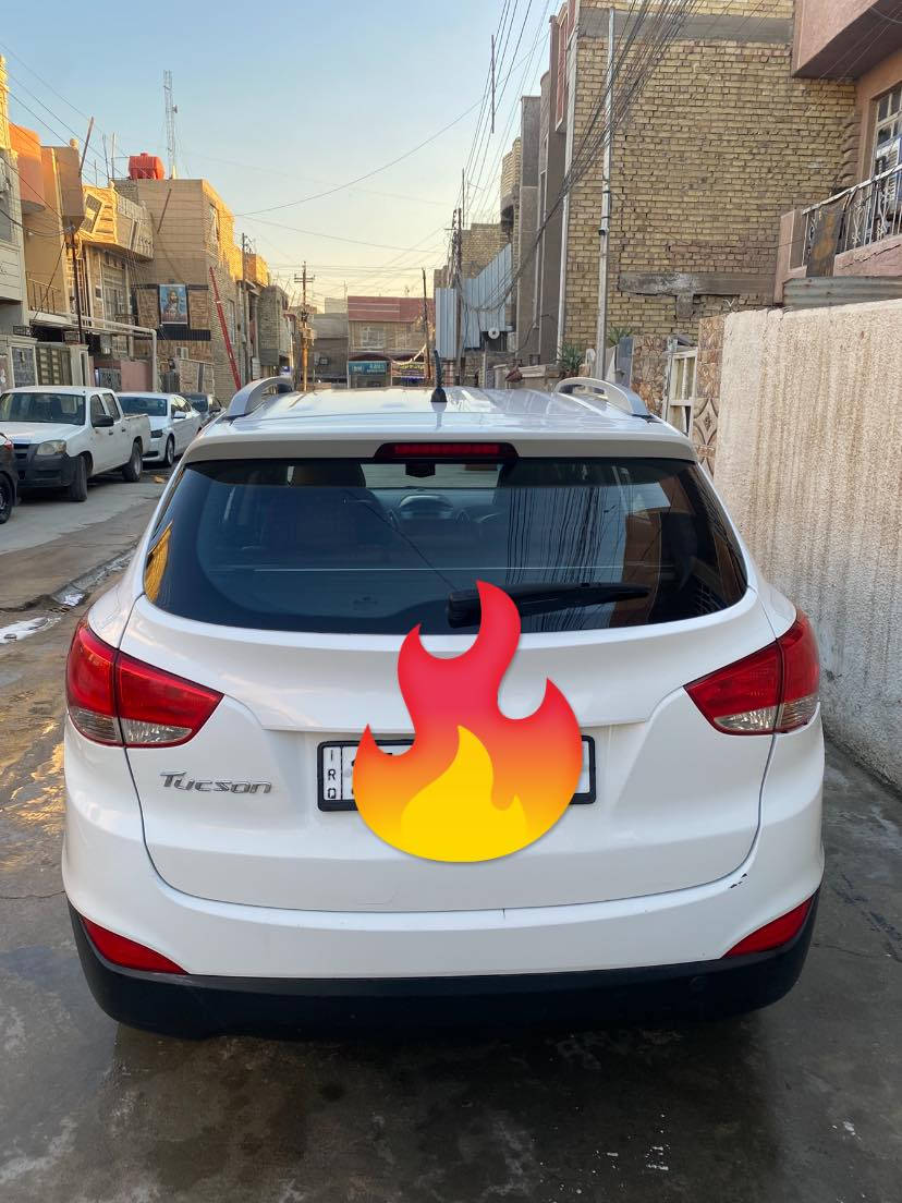 Tucson 2014 
خليجي / محرك 2000 
ماشية / 70 كم 
السيارة نظيفة شوية تعمير بالجاملغ الايمن وبالصندوك وبيها سونارين .
السيارة باسمي 
بغداد الشعب (***********)
