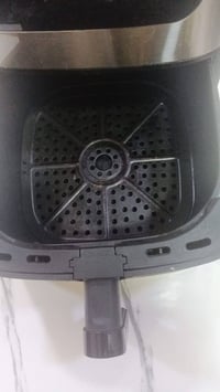 قلايه هوائيه والسرير للبيع والسعر خاص العنوان بغداد شارع الكفاح0770296...