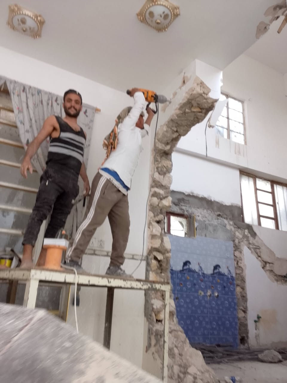 سلام عليكم  / يوجد كادر عمل جاهز/ تصعيد مواد/ تنضيف بيوت/ تفليش/ تكشيط/ تنضيف حدائق/ دفن نهري  / شقلنه ليل ونهار   /ومعداتنه جاهز/ ماعليك بس تصال على رقم  /     *********** /
