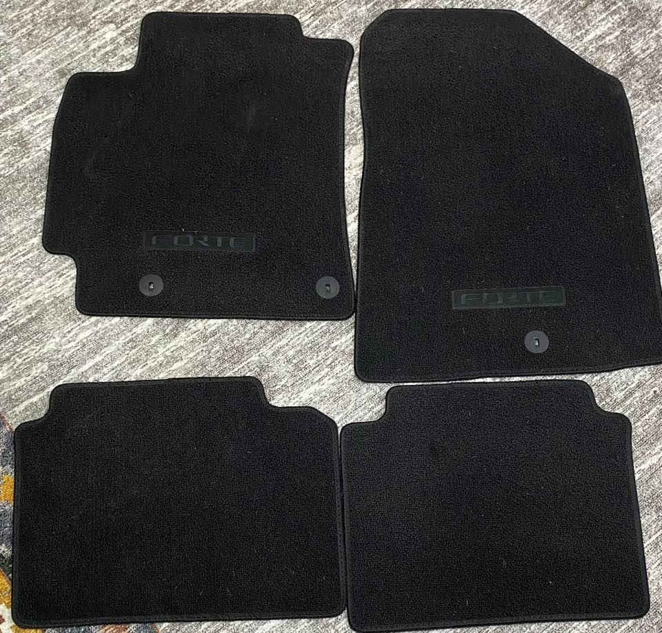 سلام عليكم متوفر ارضيات كيا فورتي مال شركه جديدات 22/23/24موديل 
متوفر توصيل
للاستفسار *********** واتساب
