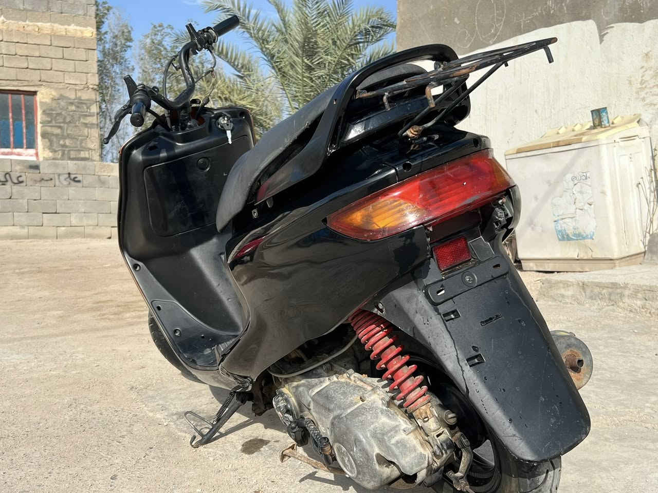 فراشة حربيه سعرها 160 العنوان البصرة كرمة علي رقم التواصل :***********
