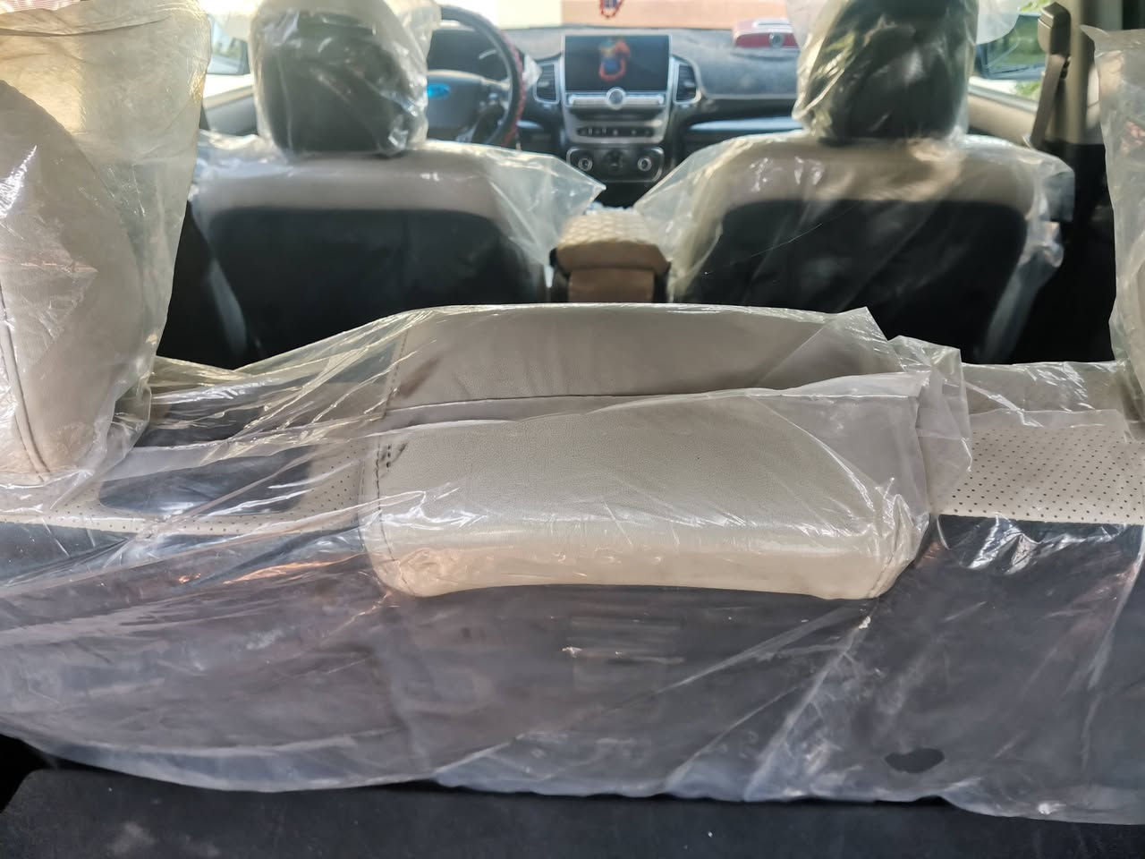 السلام عليكم ..سورنتوا 2015 
للبيع. اومراوس 
  ماشيه 80
مواصفات
 تحكم ستيرن جهتين  
مانع انزلاق 
كشاف زنون 
حساسات 
نضام ايكو 
نضام سرعه سبورت 
اشاير بالمري 
كامره شاشه.اصلي تاب
 كشنات جلد بلادي
. تخم تاير جديد 
..تبريد خلفي امامي
. برتات بالبوب 
سنويه لحد نهاية2027
 ضرره بسيط فقط جاملغ 
الخلفي وشوي ماخذ  صبغ عالجنطه 
بدون ايرباك 
بدون دواخل
 كما موضح بالسونار 
الغودشواصي مكفولات
كير محرك بلاد
 السياره كامله مكمله 
 4سلندر بسمي تحويل ثاني يوم. رقم بغداد مشروع وطني السعر 145
 حداديه جديده  ......للاتصال *********** ......
