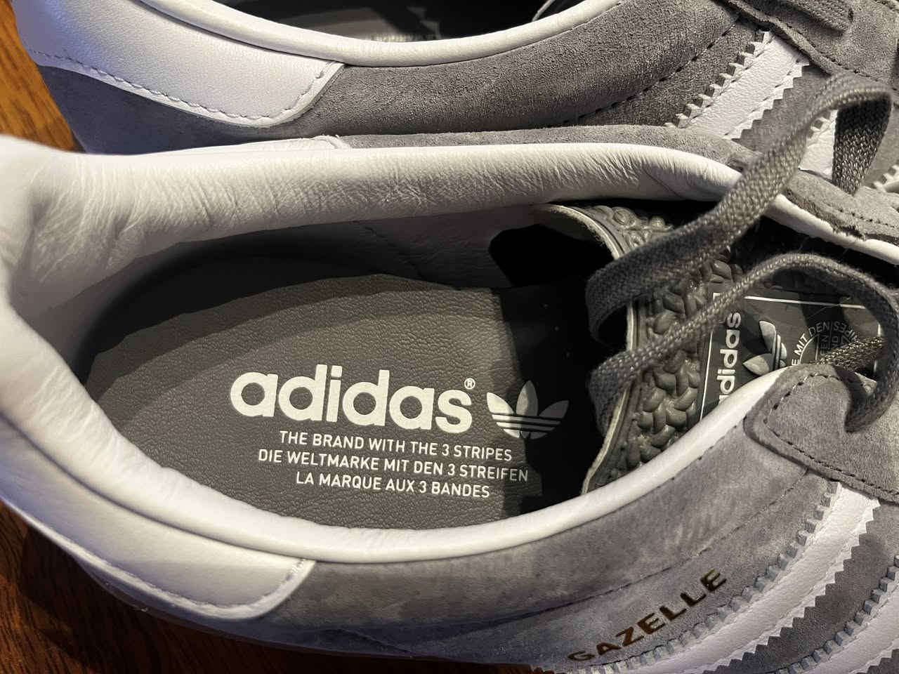 كرادة مريم
صباح الخير حبايب القلب / شوفولي هاي القطعة المميزه من(Adidas Gazelle) اديداس غازيل صناعة فيتامي قطعة اصليه ومميزه اصليه وكاله مو ماستر يعني شباب قياسها (٤١ وثلث) السعر ع الخاص


**إذا كنت صاحب هذا الإعلان وتريد حذفه لأي سبب، رجاءا أرسل رسالة إلى الدعم الفني**