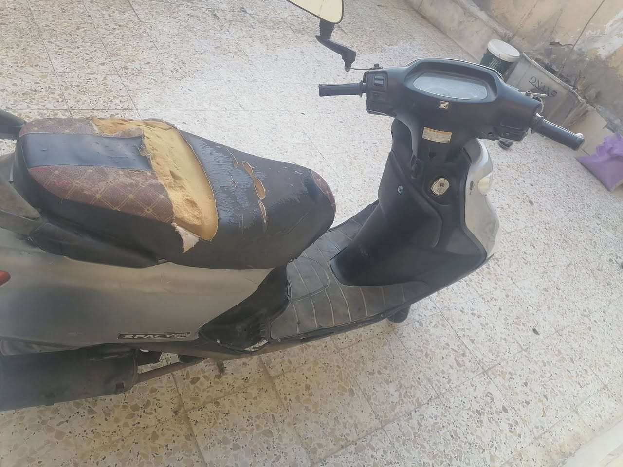 السلام عليكم سبيسي ياباني للبيع دراجه خير من الله كهربائيات شغاله مكينه ناعه دراجه ماتحك راسك من وراه وقبل كم يوم شادله غراض جديده تجي تفحص يم اي مصلح  السعر 450وبيه مجال حگ جيه ولا يوم وگفتني بشارع مكان واسط زين القوس الرقم*********** لومامحتاج ماابيعه تحياتي
