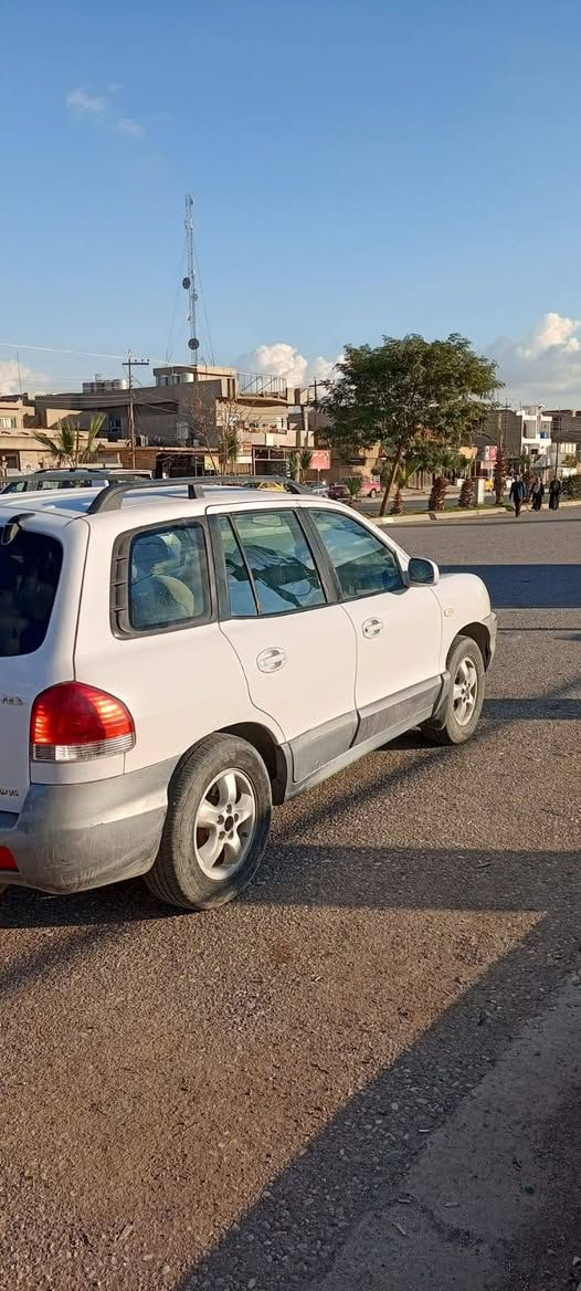 هونداي سنتافي 2006 رقم سليمانيه
 محرك ٦ سلندر
كير محرك صدر تايرات كله بالشرط
سياره حلوه تبريد تدفئه كله بالشرط
  سياره جاهزه وعائليه
السعر ٧٨ وبي مجال
***********
مامتواجد ع الفيس كركوك, العراق
