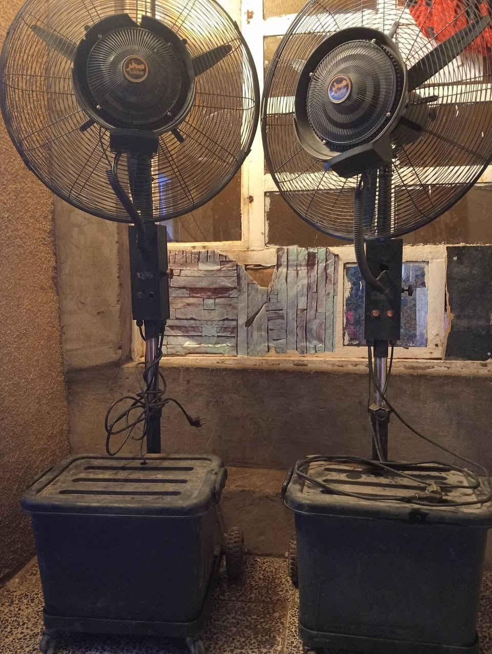 مراوح عموديه للبيع عنوان بغداد لمشتل حي المعلمين حي رئاسة ***********. سعر 150 وبيهن مجال
