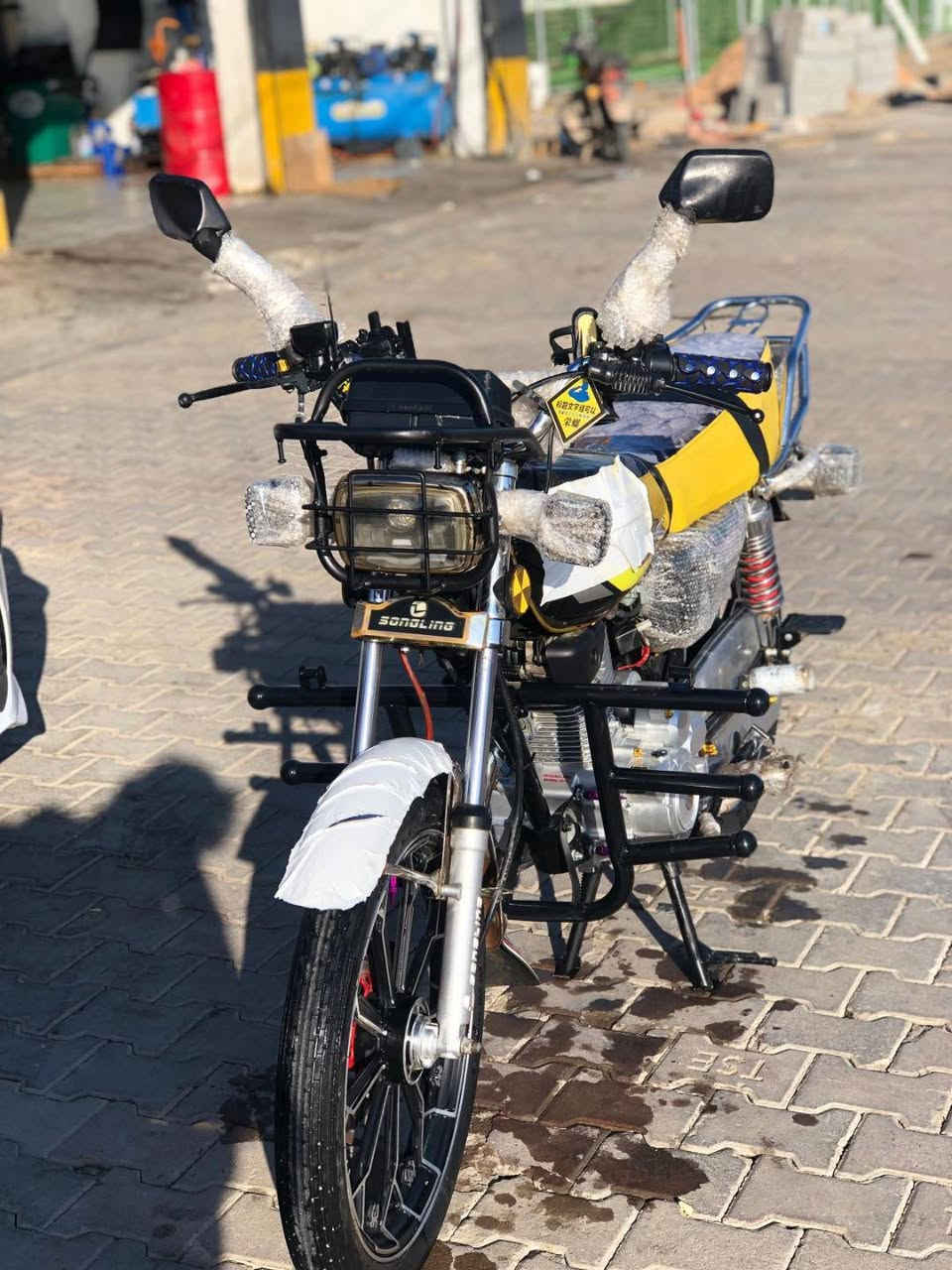 سلام عليكم ورحمة الله وبركاته
دراجه للبيع موديل 24سعره 850بيه مجال مكان رمادي خمسه كيلو مجمع عمر الراوي شراي اتصل  *********** رقم صاحب الدراجه مو شراي اعبر المنشور 

ادمان وافق
