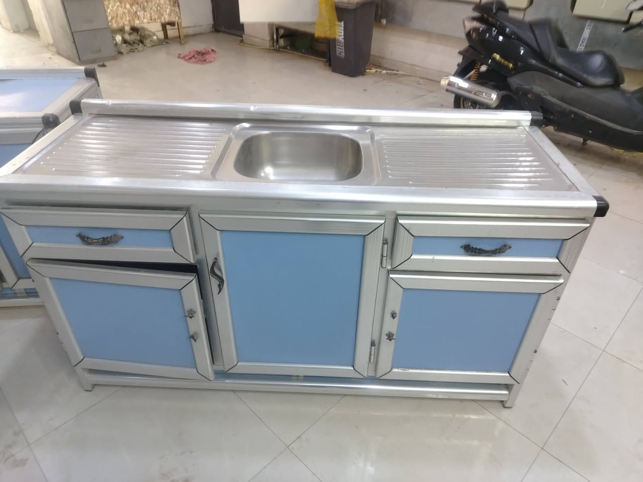 سلام عليكم سنك نضيف ٢ قطعه
مبرده دكت نضيفه مروحه مو سربس حجم كبير الهوه مالته كلش قوي للبيع مكاني وزيريه للاستفسار اتصل *********** مكاني وزيريه
