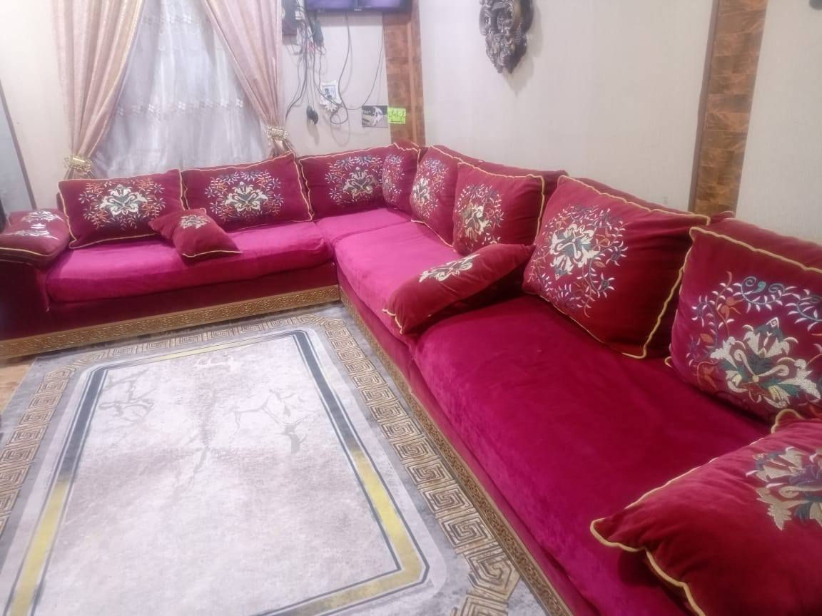 السلام عليكم عي هاي قنفات طخم كويتي جديد استخدام قليل للبيع سعر 600وبيه مجال للتواصل ***********
