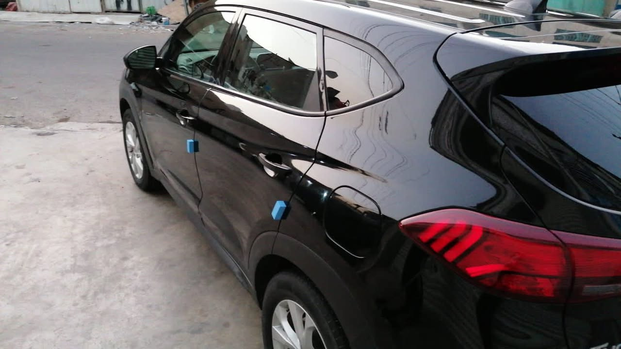 توسان موديل ١٩
وارد امريكي حادث امريكا بنيد ودعاميه 
صار بيها حادث بالعراق تبدل بيها بابين اصليات نفس اللون يعني بيها تبديل 3 قطع نفس اللون 
السيارة HTRACK 
نص مواصفات 
سايد بريك بصمه 
حساس تاير 
كروز كونترول 
تحكم ستيرن جهتين
مانع انزلاق
مود درايڤ
نزول منحدرات
فور ويل
شاشة بلاديه تدعم الكاربلاي
شاشة اعطال
محرك 2000 gdi
ماشية 91 الف ميل قابل للزيادة 
رقم شمالي باسمي سنوية مجدده لعام 2031
وهزة جديده 
السعر 15700 $
***********
