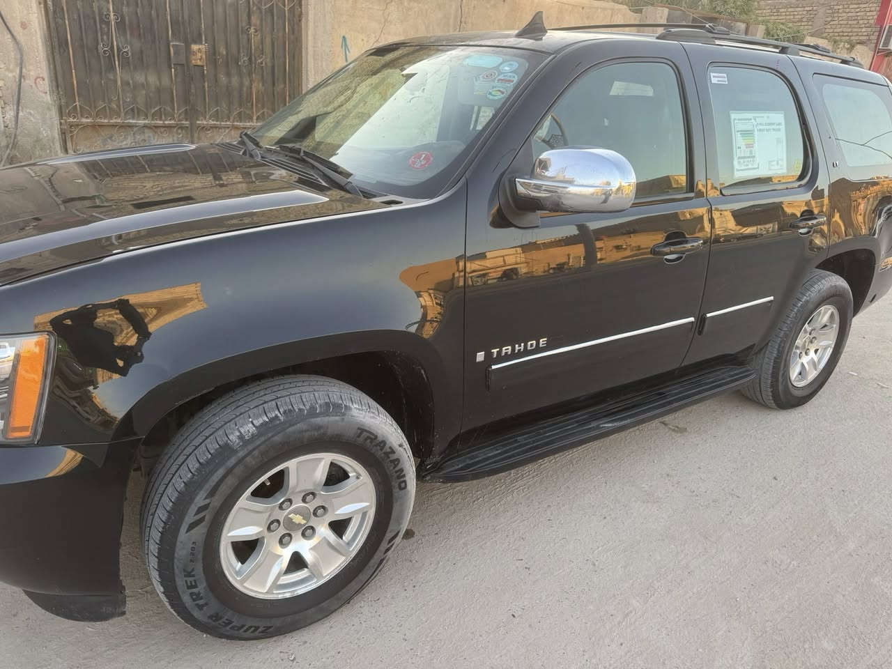 السلام عليكم.  تاهو 2009 مواصفات LT. وارد خليجي ماشيه 245الف كيلو متر. سياره كفاااله عاامه من كلشي. بيها فقط ثلااث مكانات بارد. بدون صبغ. بدون قطره صبغ وصغار كلش. والباقي كله مكفول. مكينه وكير وتخم تاير جديد وتبريد والسياره كلها على الشرط. مكاني البصره الزبير. سعرها 210 وقابل للتفاوض. رقم السياره اربيل.  تحويل ب اسم المشتري.   ***********
