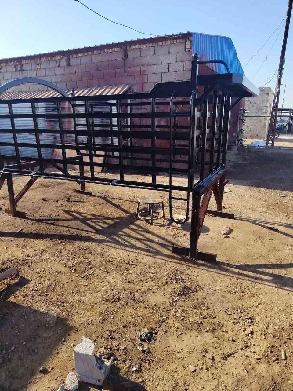 السلام عليكم
🤝للبيع محجر كيا  شغل جديد  . حديد ثقيل، فصال مضبوط، مصبوغ وجاهز للشد والعمل مباشرة 💪.السعر: 400 ألف وبي مجال.المكان: المزاك - كيلو 4.للاتصال والاستفسار: ***********
