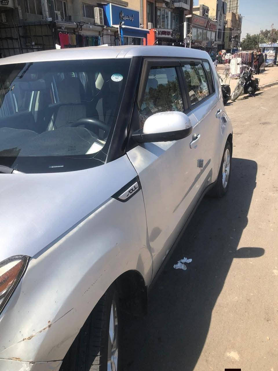 السلام عليكم كيا صول وارد امريكي موديل 2017 للبيع مكان سيارة زيونة مكلف بل نشر
محرك 1600GDI
ماشية 77 الف ميل
تفاصيل وصورة كلها منشورة
هزة جديدة بأسم صاحب سيارة 
 للاستفسار اكثر اتصل رقم صاحب السيارة ***********
