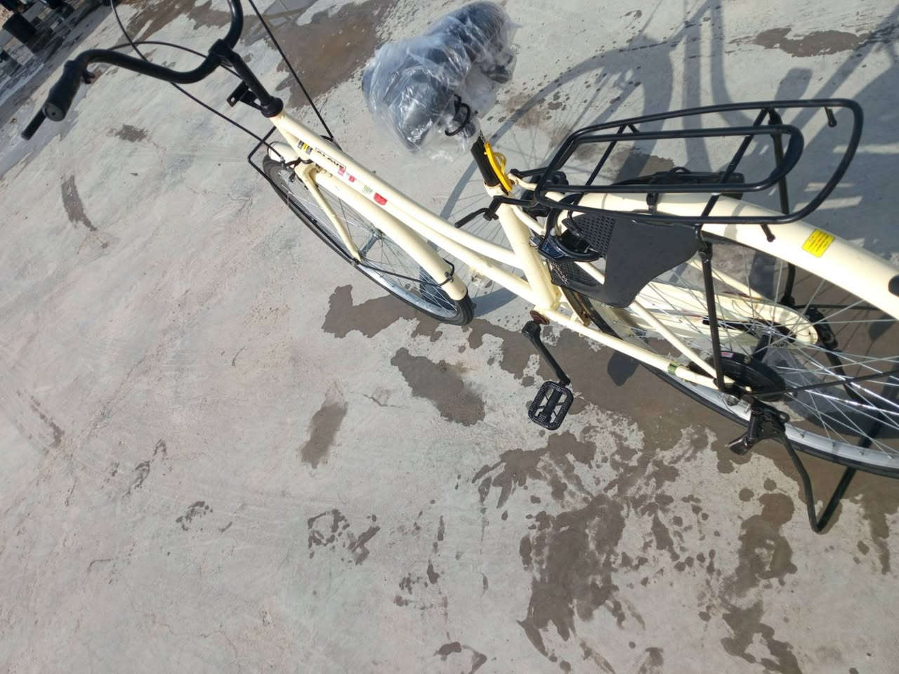 السلام عليكم ورحمة وبركاته باسكل للبيع نضيف مديل2021لون حليبي سعر خاص وهاذا رقمي ***********رقم 🤗
