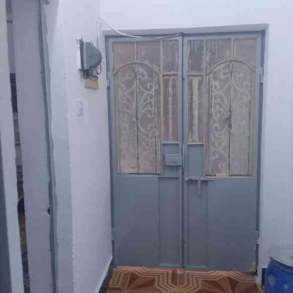 السلام عليكم دار للبيع المساحه 200 م الموقع ديالى بعقوبه دور الظباط الثانيه المنطقه تجاريه البيت قرب المدارس الي هيه اعداديه ومتوسطه وابتدائيه المنطقه كله تبليط ومجاري وضوئي كامل خدمات البيت متكون من صحيات خارجيه ++ كراج كبير مدخل كليدور هول استقبال صاله غرفه نوم مطبخ اما الطابق الثاني ف متكون من غرفه نوم وحده وبيتونه بناء البيت 2004  الدواخل مال البيت كلها ازاره ماعدى غرفه النوم والمطبخ وصاله مابيهن ازاره صبغ جديد اما نجي ع هول والاستقبال ومدخل الكليدور كلها ازاره  البيت صاير قرب الشارع الجديد  او جامع الانفال السعر 190  وبيه مجال 
للاستفسار // ***********
