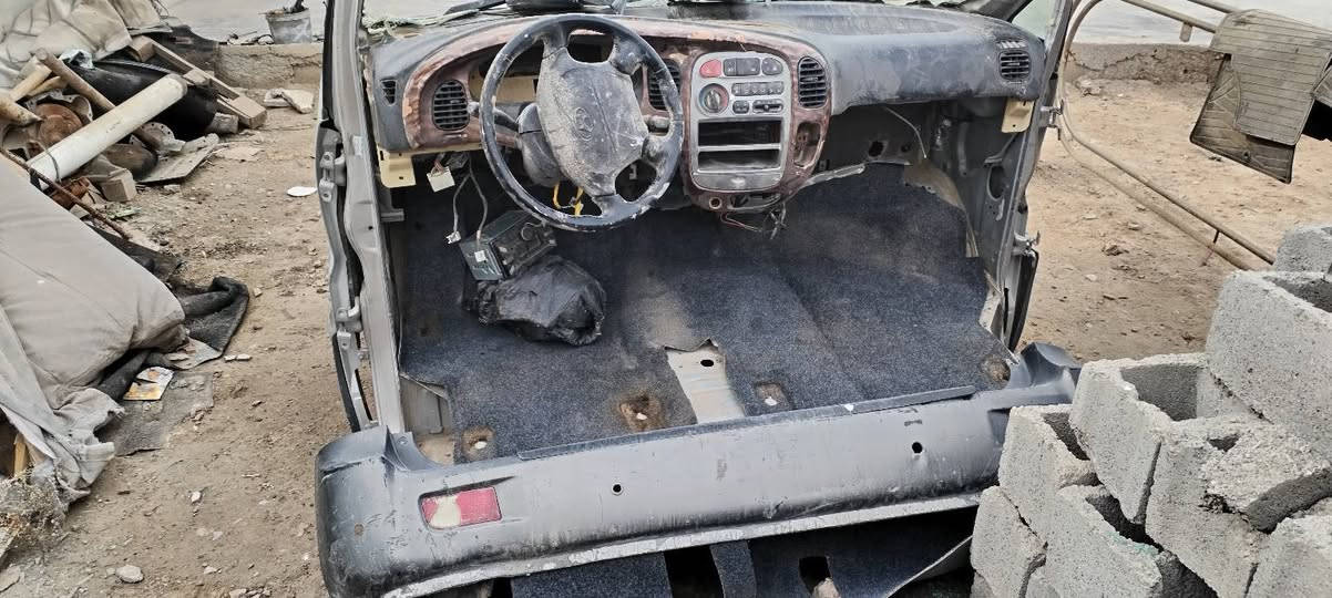 السلام عليكم للبيع غراض ستاركس 2007 بجم كامل ما كصه جديده هوه بيبان  واجنطه ودعميات زوج  وكشنات مكان بغداد رقم التلفون ***********
