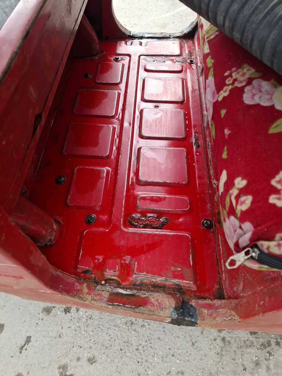 تكتك للبيع اوراق كامله اتكفل لترقيم موديل 18 شهر ال11 مكفوله ضربه وصبغ بلاديه معمره دوسه اماميه وما مصبوغه مكينه لاتنقيص ولا تبخير فول نعومه  رايدها ب3 و400 بيها مجال قليل عنوان بغداد طريق لدوره قرب علوت لرشيد ***********
