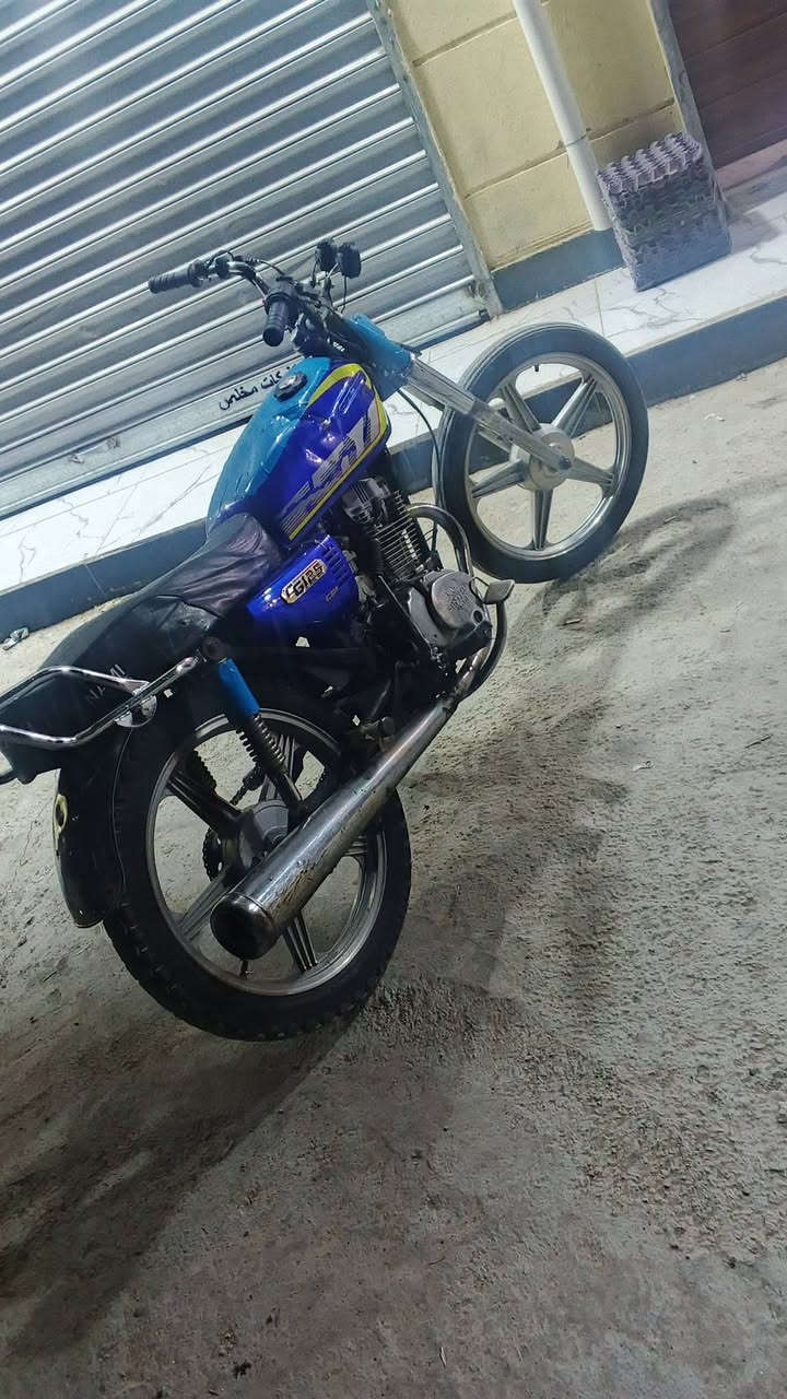 دراجة سيفان للبيع موديل 2018 كلك مكلف بل نشر سعر 200   للاتصال ***********
