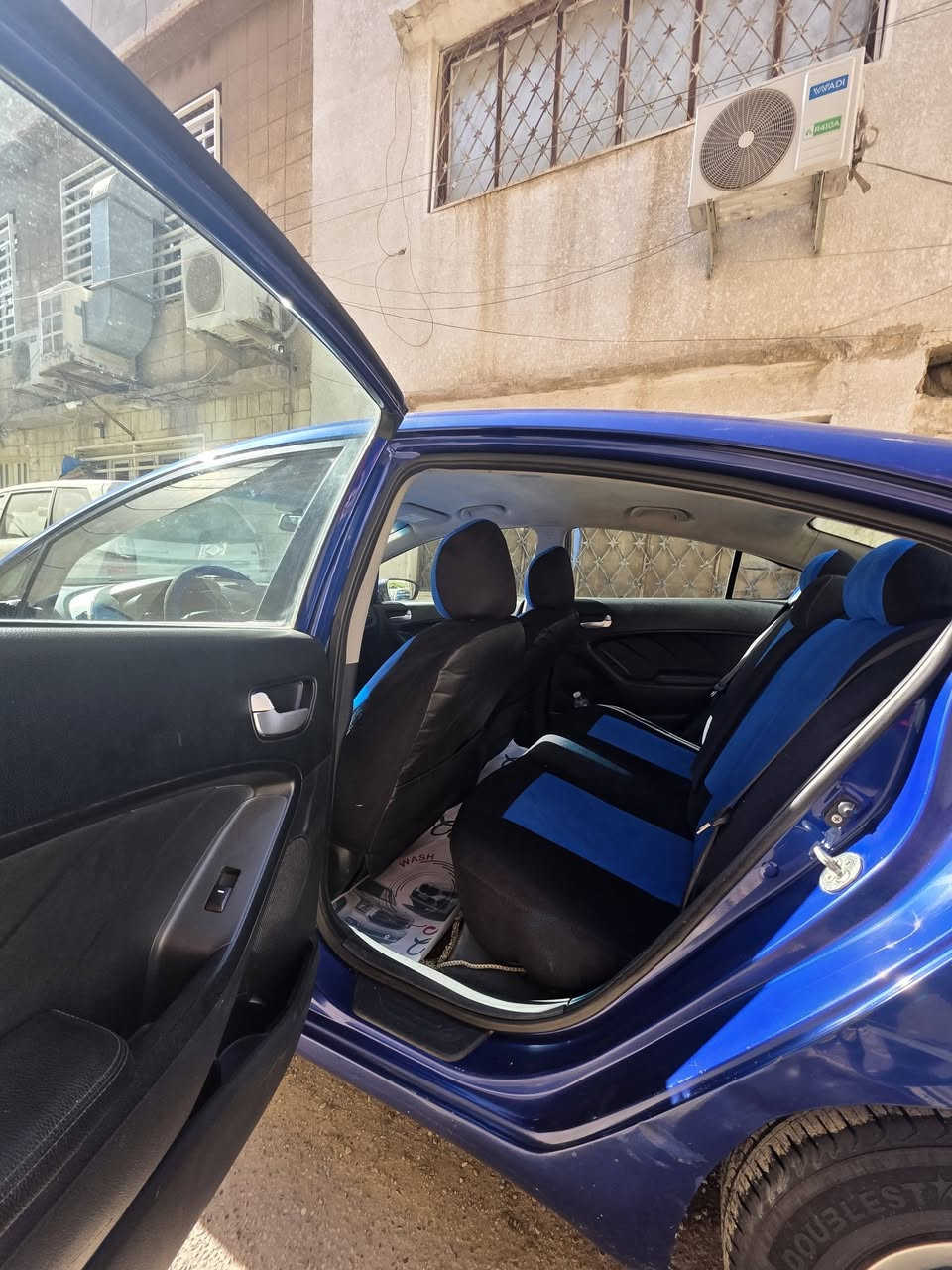 السلام عليكم فورتي 2017 للبيع
محرك 2000 
4 سلندر 
نص فول
كير ومكينة خير من الله 
كاميرا خلفية وتحكم ستيرن Drive mode
تبريد وتدفئة ممتازات 
السعر 120 وبي مجال قليل 
الرقم ***********
