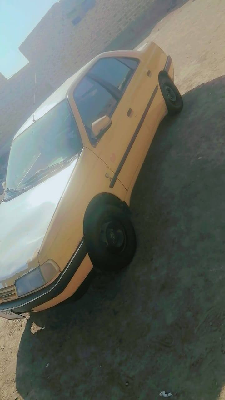 بيجو باص405
موديل 2012 سنويه منتهية 
رقم قادسيه 
حداديه خير من الله ومكينه فرنسي گير 
تدفئه شغال وتبريد 
سياره كاملة مابيها اي نقص نظيفة تجي وتشوف
احلى من صوره
راعيها يريد تحويل واصفرلك هيئه وغرامه 
مكاني السماوة السعر 25 وبيها مجال لي مو شراي لا يتصل
رقم موبايل ***********
