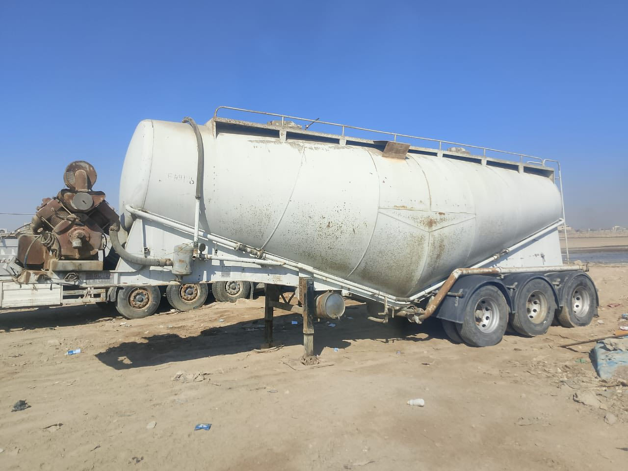 سايلو البيع مزوج ثلاث محاور حمولته ٣٨او٣٩دويز جديد خير من الله السعر ٧٥وبي مجال حك الجيه العنوان البصره ***********/***********
