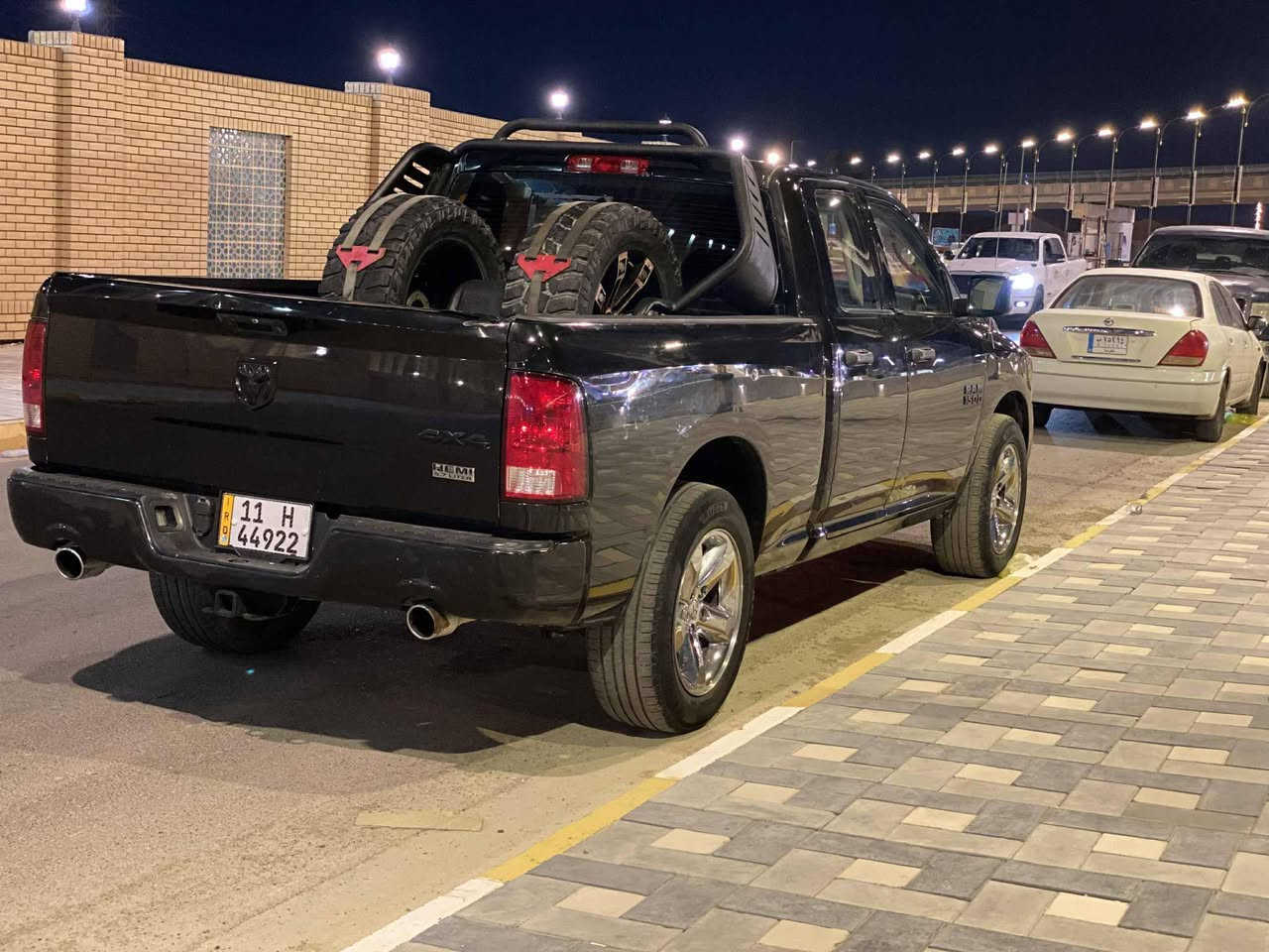 السلام عليكم رام للبيع موديل 2018بغداد رقم مميز سياره جاهزة ماشيه36 سعر 200 مكان سياره بغداد سياره بدون يرباك بنيد و دعاميه ***********محرك 8هيمي 5700فور ويل
