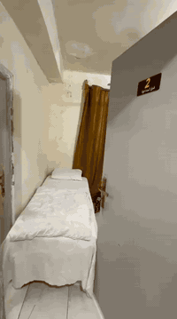 فندق السيده خوله 
متوفر حجوزات على راس السنه 
الغرفه ثلاثي ثنائي 
 مكان الفندق باب قبله الامام الحسين 
خلف الحسينيه الاصفهانيه ***********
