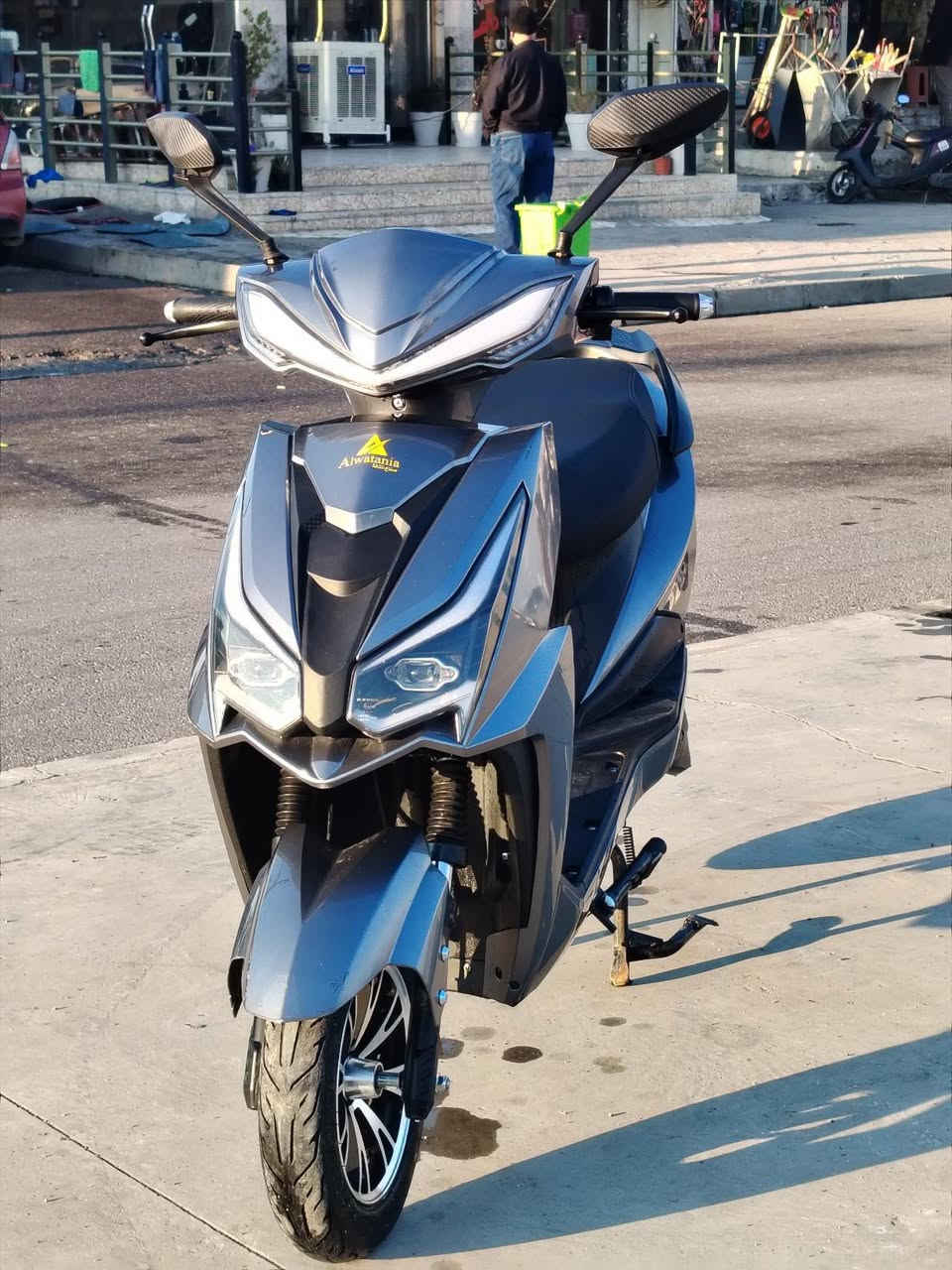 السلام عليكم ماطور شحن حيل نضيف مستعجل عل بيع وسعر مناسب الماطور بطارياته كلهن شرط لايت عالي ناصي زينون اشاير مثبت سرعه كله شغال 3 نمر السعر 350 وبي مجال شي بصيط التواصل ***********
