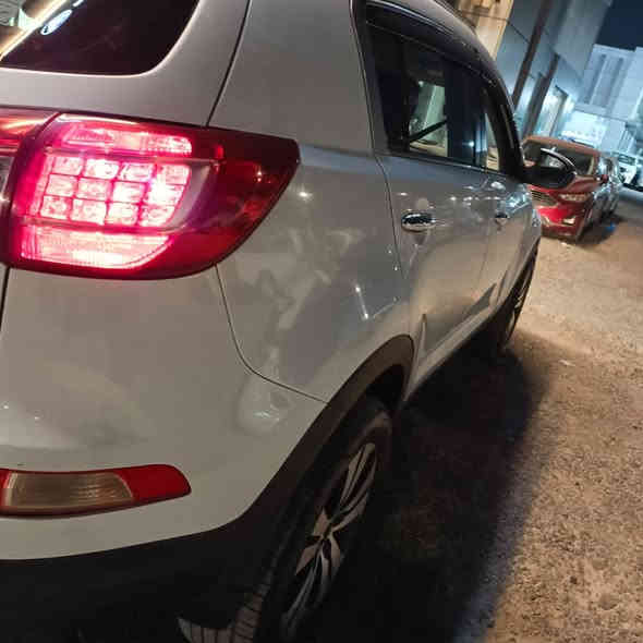 كيا سبورتج خلييج مديل 2014 مكفوله وبأسمي ثاني يوم احول الك  مواصفات فول + سماعات باينر وانفنتي + شاشه كبيرا تسلا + الجام مغلف بلورايز + دبلات رياضي + سبينسر للتايرات موبر اصلي تبريد ثلج بانوراما لايت دوار ماشيه 150 حقيقي واكفلهه
سعرها 162 ورقه 
مكلف بلنشر صاحب السياره رقمه موجود هذه
***********
