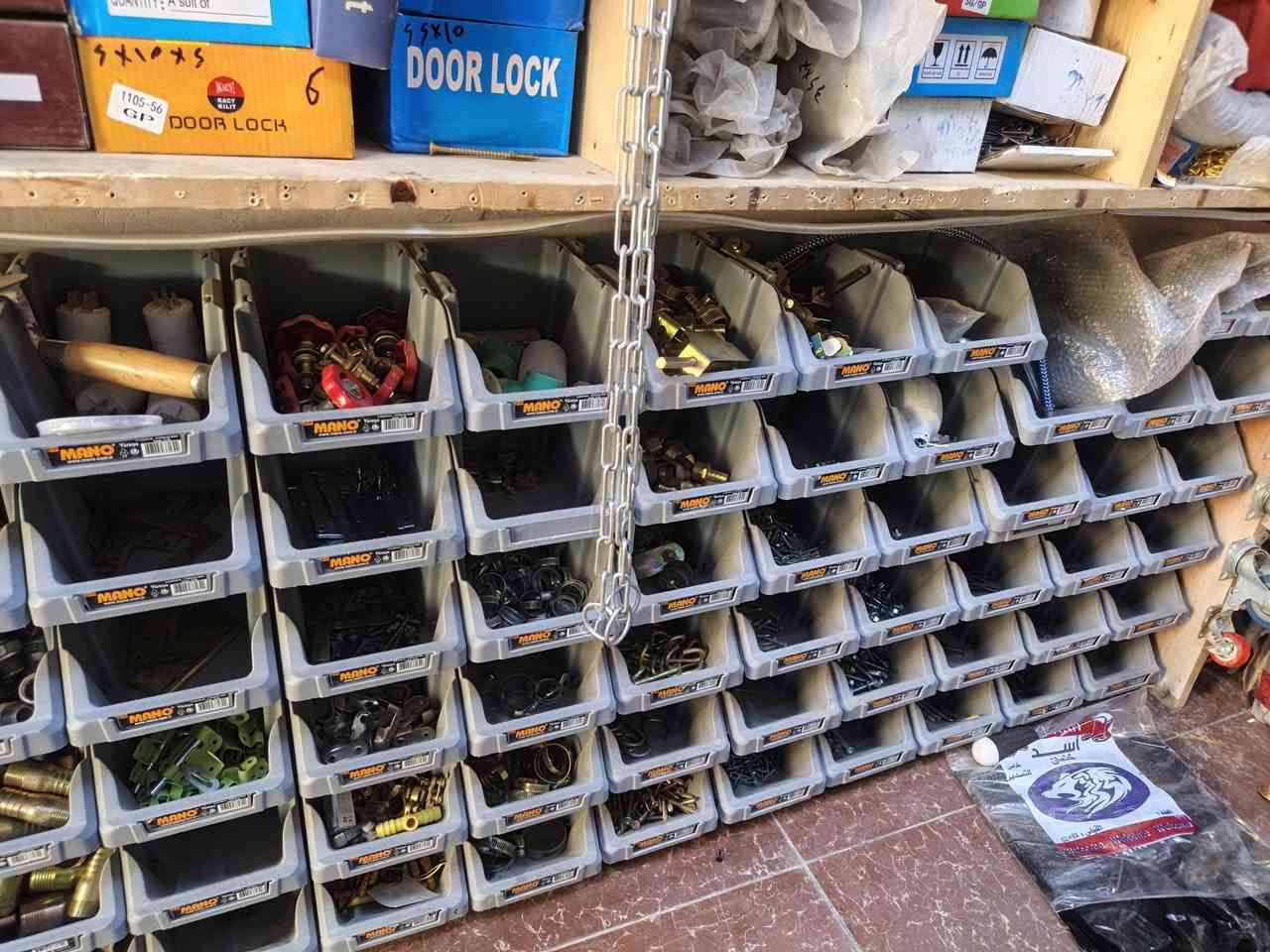 السلام عليكم إخوان تصفية محل متكون من كهربائية وانشائيات بسعر الجمله ***********المسيب
