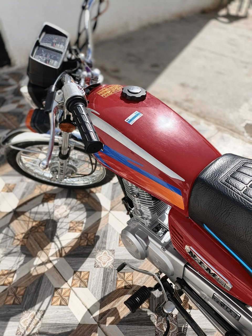 السلام عليكم اخوان دراجة 4 كير  صارلها شهر من طالعه من المعرض النظافه 100/100 شوفت عينك مابيها اي مشكله فقط التانكي مطعوج طعجه خفيفه سعر 750  وبيها مجال اوراق موجوده اي نقص مابيها
لاستفسار *********** او خاص
