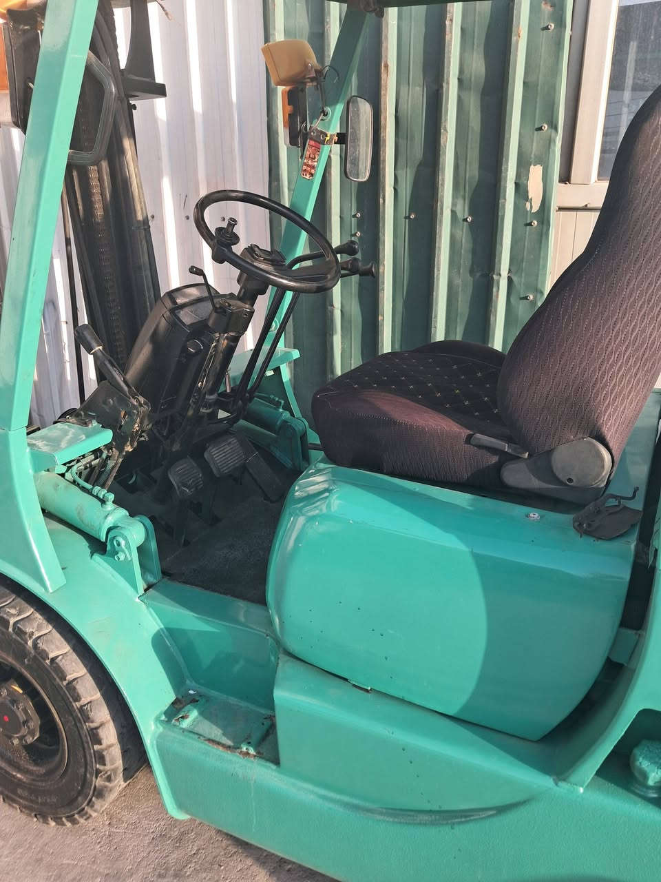 سلام عليكم .. رافعة متسوبيشي ياباني 3 حركات جب ناصي محرك وكير ممتاز و شغالة جاهزة  موديل 2002 بدون اوراق السعر 45 ورقة  حجم 2 طن ونص مكاني بغداد الكرادة  غير متواجد على الفيس واتساب فقط ***********
