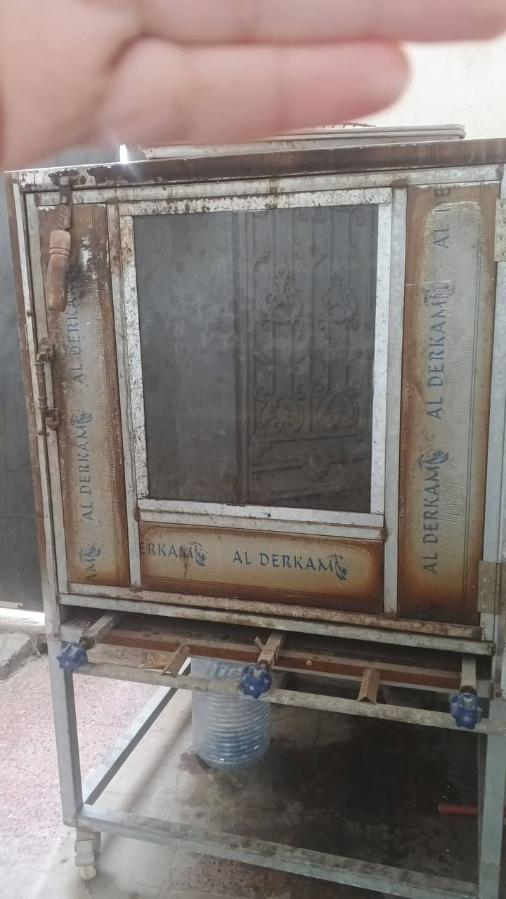 عندي عارضات كيك مستعمل نظيف للبيع قياس مترين واكو متر و80
وفرن كبير تفصال كلشي دبل حمايه وجامه اصليه 

 وعجانة حجم 30 لتر وقوالب ونواعم هواي مال كيك

وشواية كباب بحاله جيدة 

مكاني البصرة جمهوريه 

للاستفسار الاتصال على ***********
