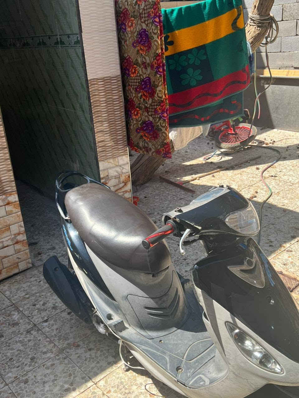 السلام عليكم دراجة ماكس قجمة نضيفة مامفتوحة السعر 650 وبيها مجال المكان البصرة 5ميل وترهم مراوس بماكس بوليسي أو عدلة هذا رقم صاحب الدراجة *********** أنا فقط مكلف بالنشر
