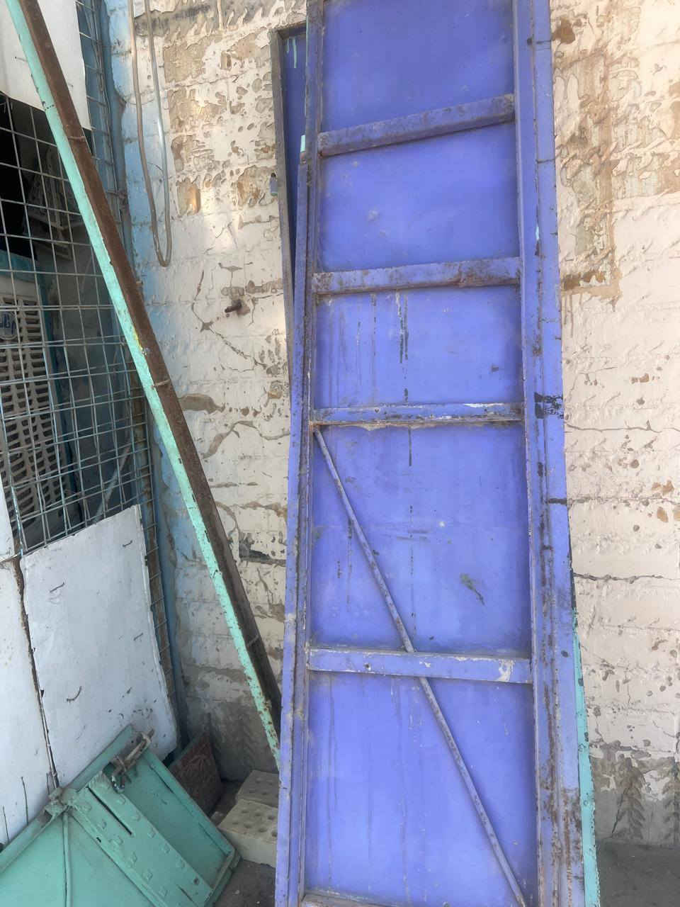 السلام عليكم 
يوجود جامخانه مستعمله للبيع 
وكبنك دفتري حديد نظيفات 
العنوان الإسكندرية حي المصطفى الاول 
للاستفسار الاتصال ع رقم الهاتف ***********
