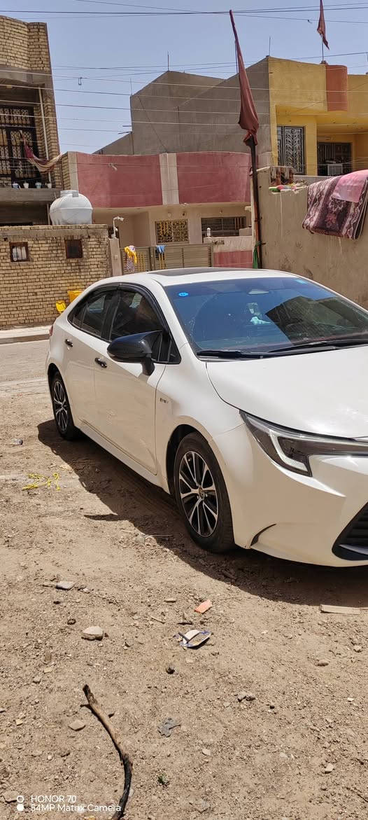 كورلا هايبرد 2025 فول مواصفات ومواصفاتها معروفه  مرقم بغداد  ماشيه 55 الف السياره بيها بارد شبر بالجاملغ الأمامي ضربه كلش خفيفه وبدون صبغ  موجوده صورتها عندي ومبدل بيها قبق كيس المكينه لانو القديم مضروب وهم موجود عندي  باقي الأمور كلها مكفوله السعر 150 ورقه  *********** واتساب
